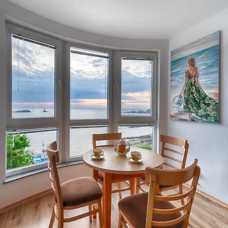 Moana Lighthouse Apartment